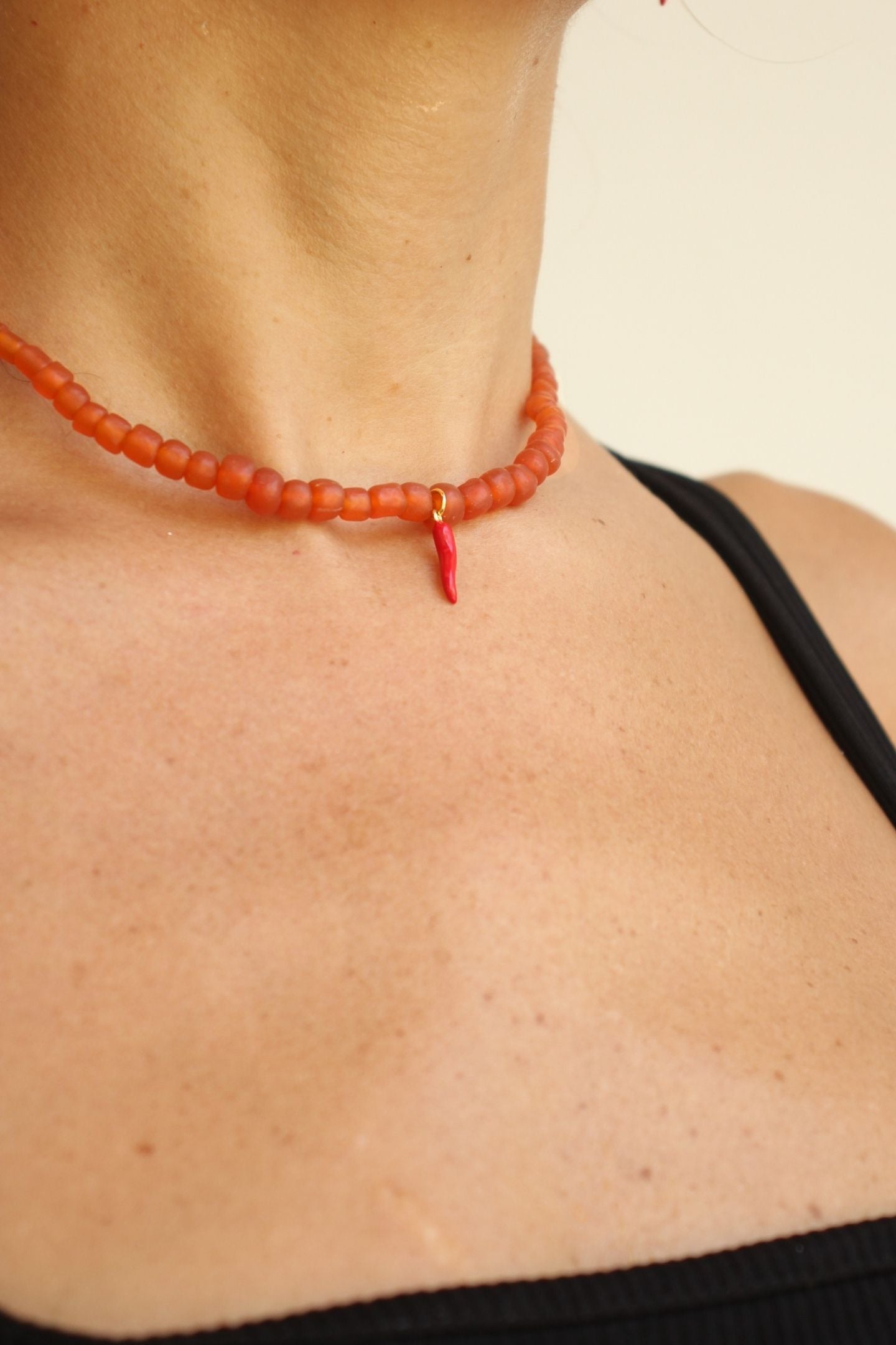 RONA NECKLACE - Dark Amber Chili