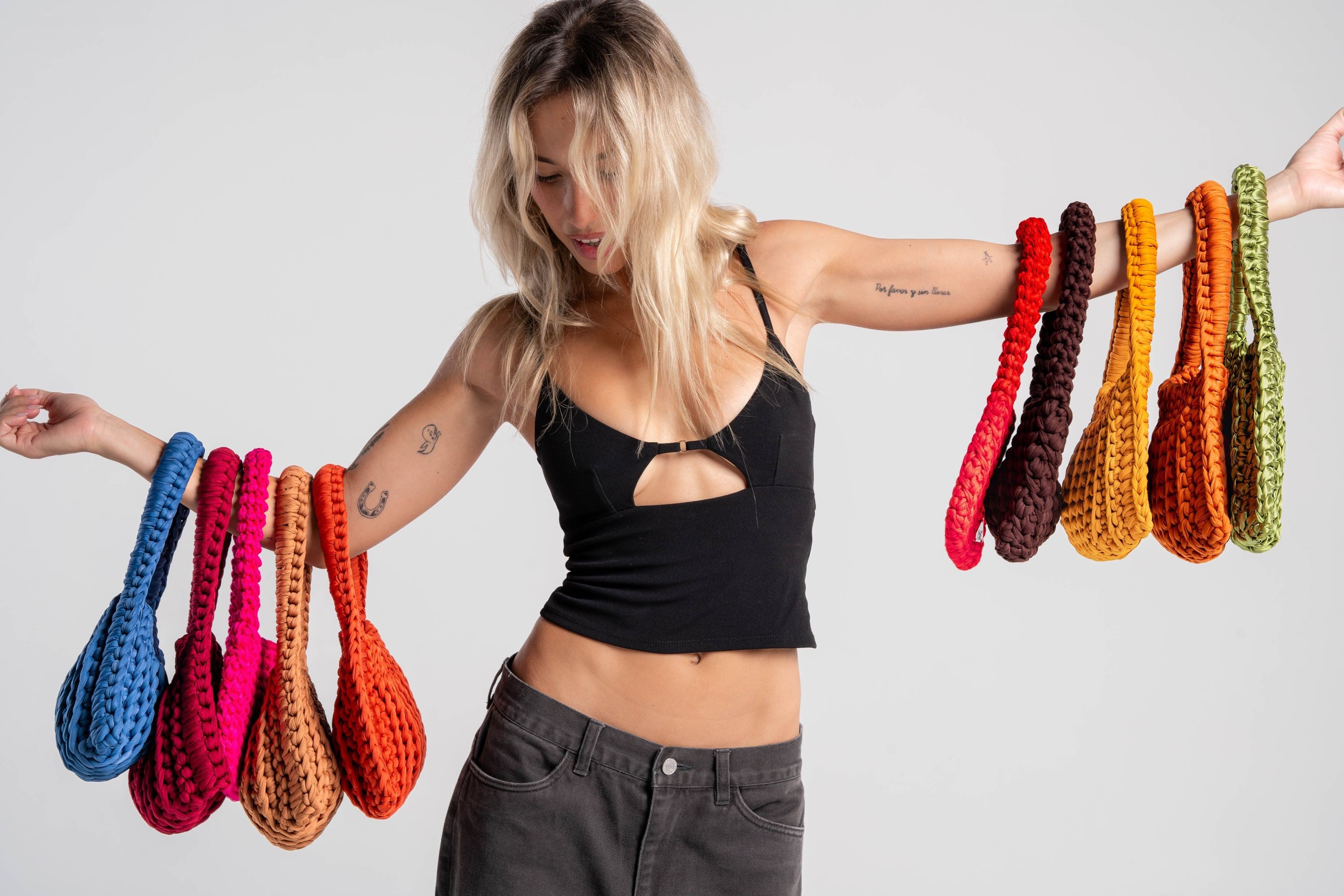 What Is a Minimalist Bag? (And Why It Works for Everyday Life)