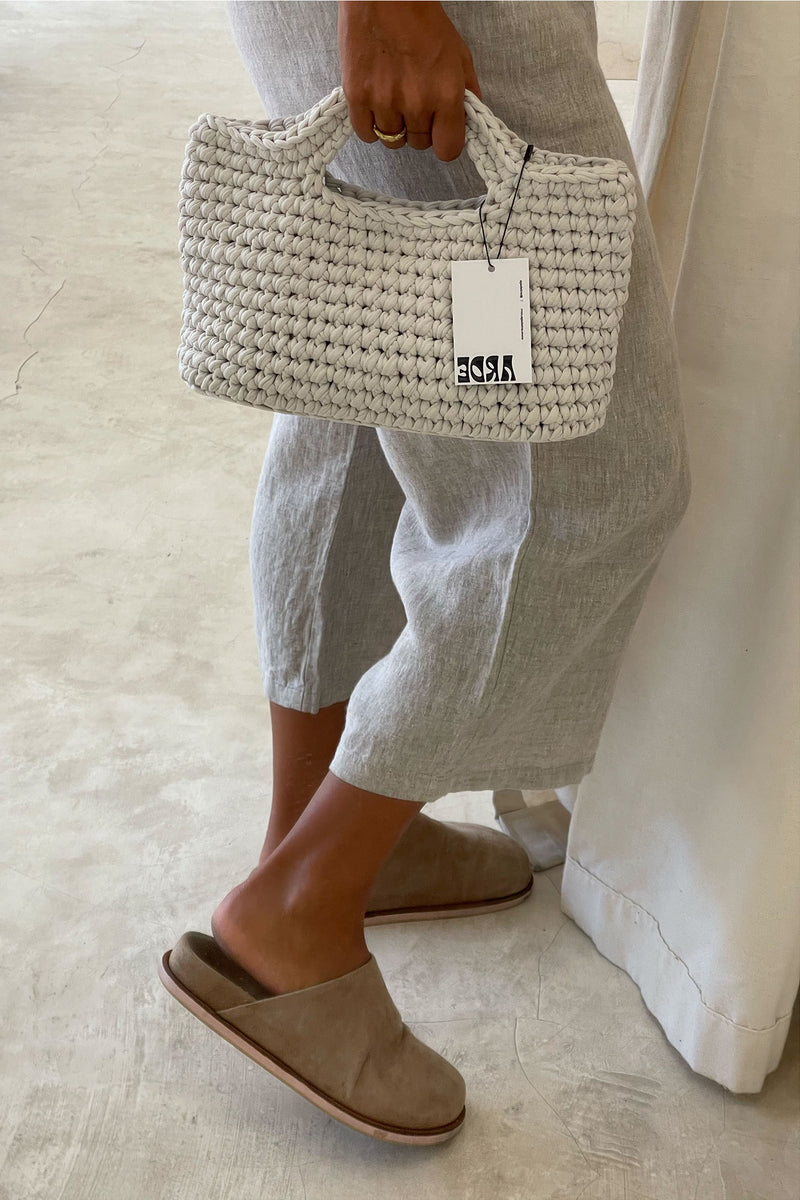 Lady Carring An Off White Basket With Minimalist Outfit