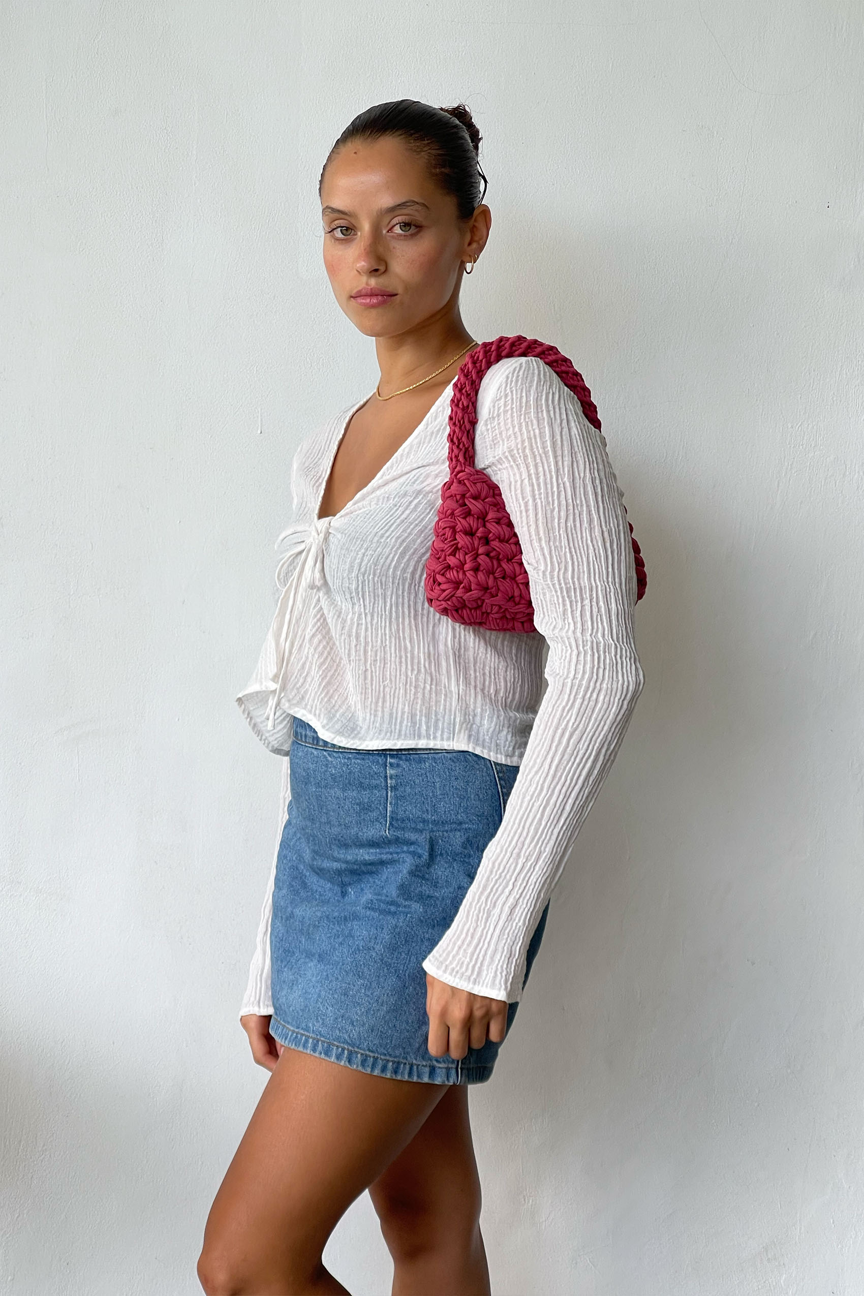 Beatiful Woman Wearing A Volcan Mini Bag In Rouge Colour