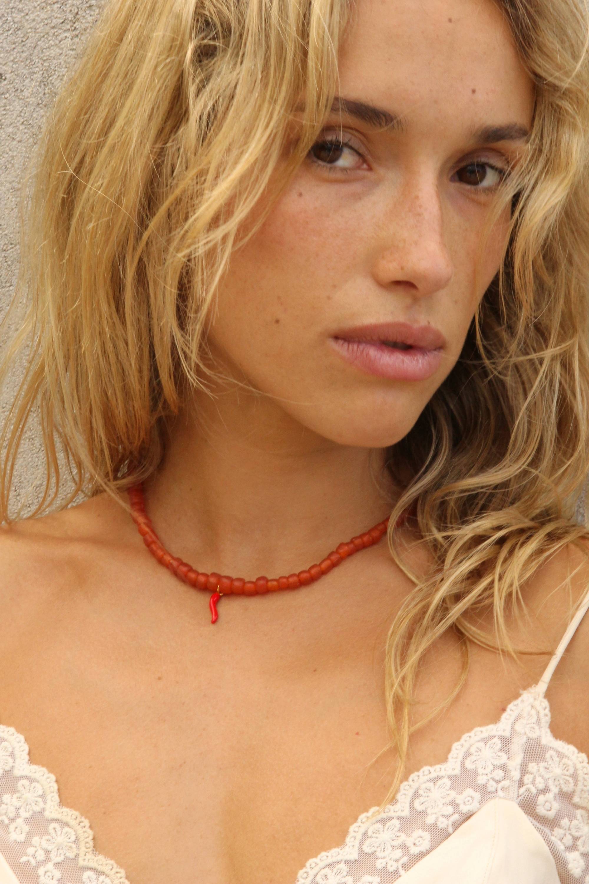 RONA NECKLACE - Dark Amber Chili