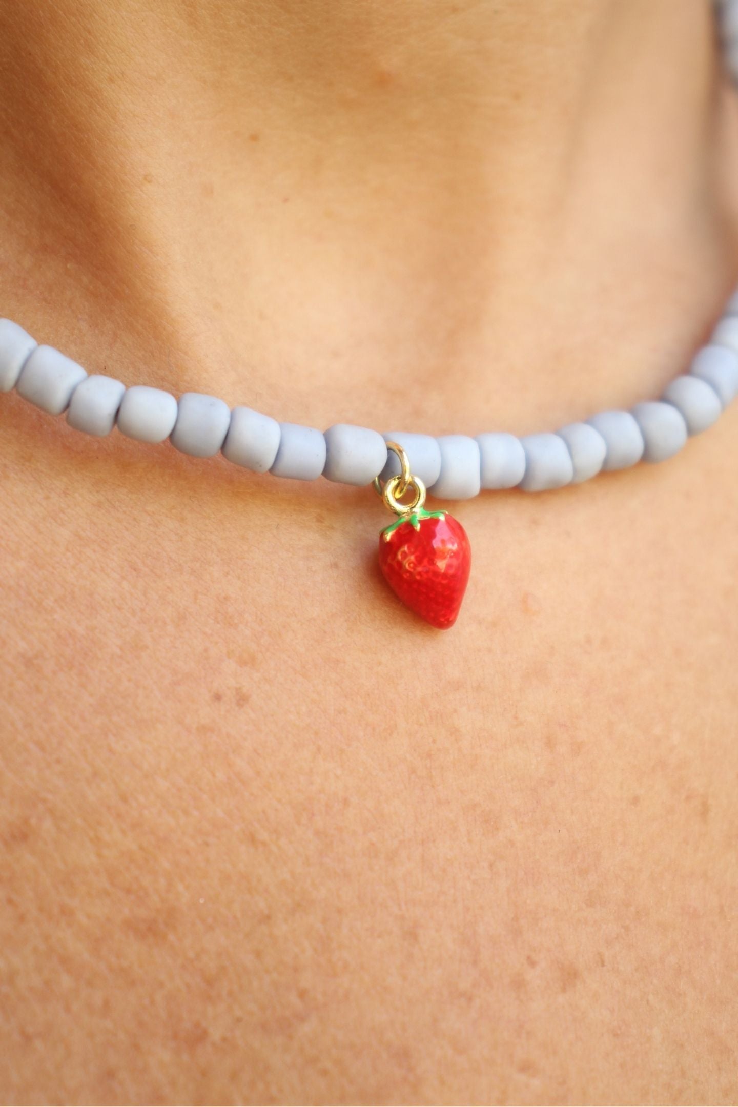 RONA NECKLACE - Sky Strawberry